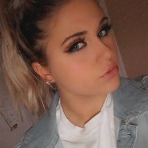 Meet your Posher, Caitlin